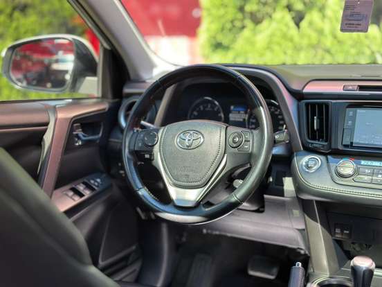 TOYOTA-RAV4-2018