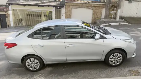 TOYOTA-YARIS-2023