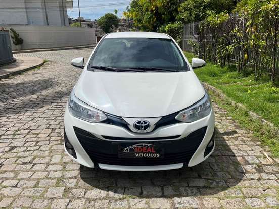 TOYOTA-YARIS-2019