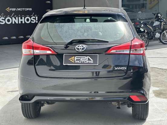 TOYOTA-YARIS-2024