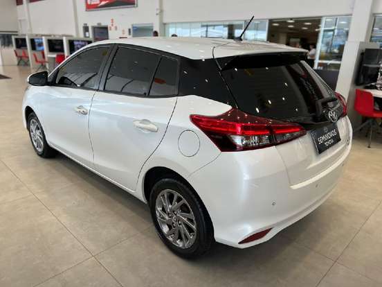TOYOTA-YARIS-2022