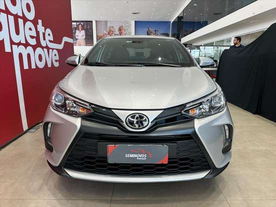 TOYOTA-YARIS-2023