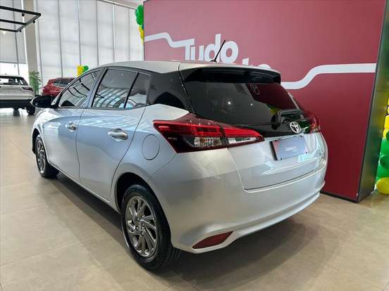 TOYOTA-YARIS-2023