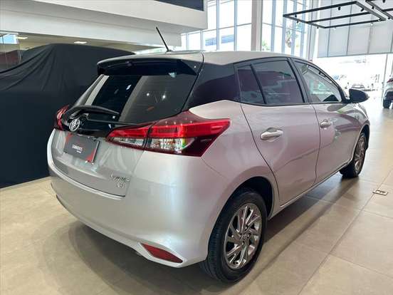 TOYOTA-YARIS-2023