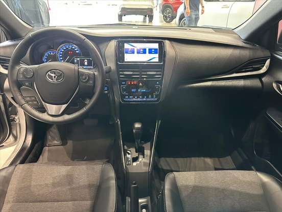 TOYOTA-YARIS-2023