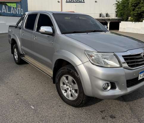 TOYOTA-HILUX-2.7 SRV 4X2 CD 16V FLEX 4P AUTOMÁTICO TOYOTA-HILUX-2014