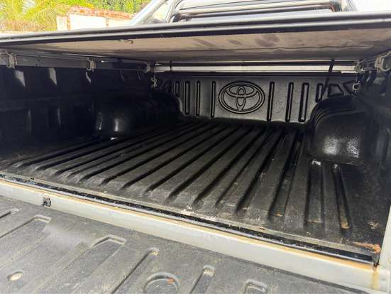 TOYOTA-HILUX-2.7 SRV 4X2 CD 16V FLEX 4P AUTOMÁTICO TOYOTA-HILUX-2014