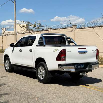 TOYOTA-HILUX-2016