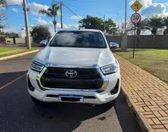 TOYOTA HILUX 2.8 D-4D TURBO DIESEL CD SRX 4X4 AUTOMÁTICO TOYOTA HILUX 2.8 D-4D TURBO DIESEL CD SRX 4X4 AUTOMÁTICO