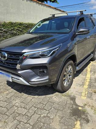 TOYOTA HILUX SW4 2.8 D-4D TURBO DIESEL SRX 7L 4X4 AUTOMÁTICO