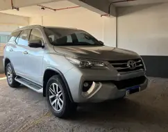 TOYOTA HILUX SW4 2.8 SRX 4X4 7 LUGARES 16V TURBO INTERCOOLER DIESEL 4P AUTOMÁTICO TOYOTA HILUX SW4 2.8 SRX 4X4 7 LUGARES 16V TURBO INTERCOOLER DIESEL 4P AUTOMÁTICO