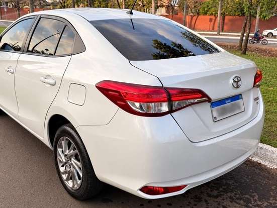 TOYOTA-YARIS-2023