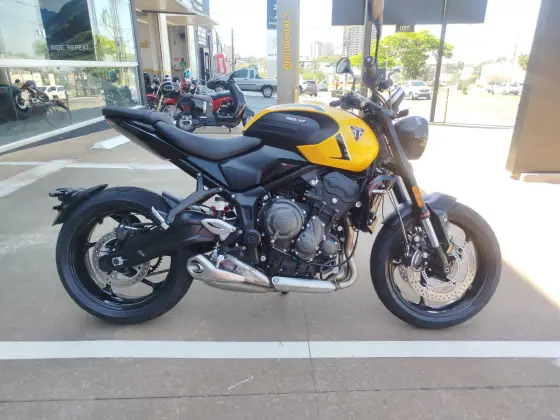 TRIUMPH TRIDENT 660 