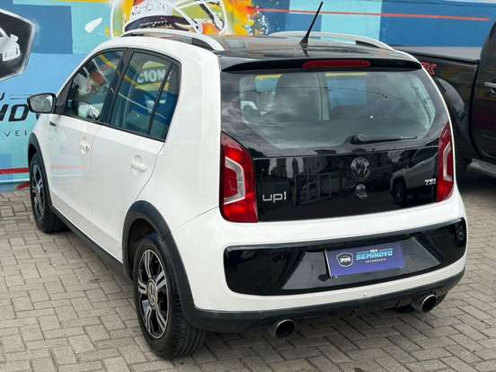 VOLKSWAGEN-CROSS UP-2016