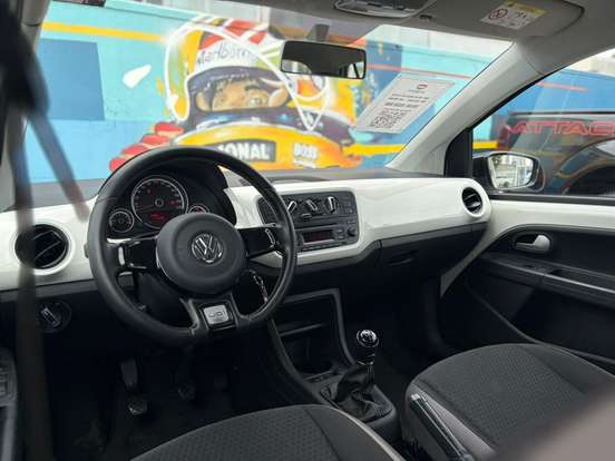 VOLKSWAGEN-CROSS UP-2016