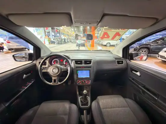 VOLKSWAGEN-FOX-2013