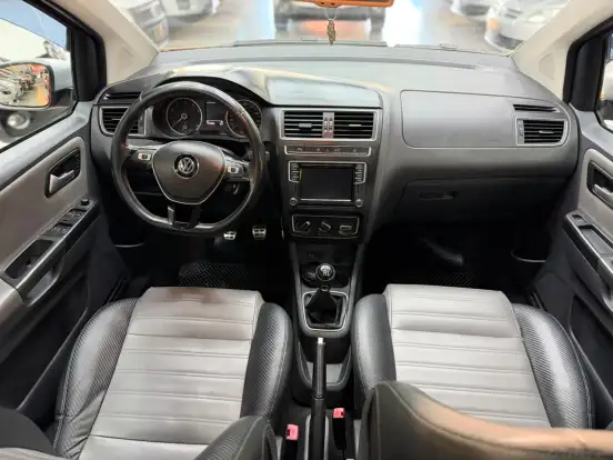 VOLKSWAGEN-FOX-1.6 MSI HIGHLINE 16V FLEX 4P MANUAL VOLKSWAGEN-FOX-2015