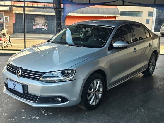 VOLKSWAGEN JETTA 2.0 COMFORTLINE FLEX 4P MANUAL