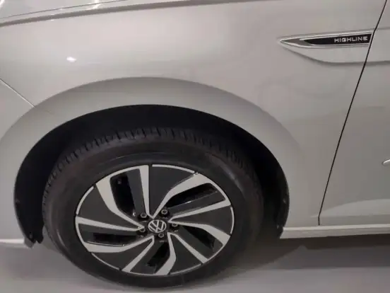 VOLKSWAGEN-POLO-2024