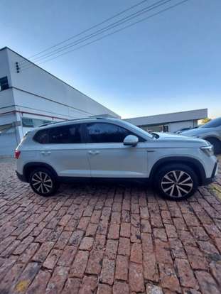 VOLKSWAGEN-TAOS-2021