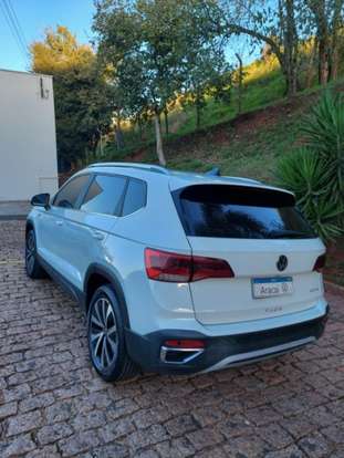 VOLKSWAGEN-TAOS-2021