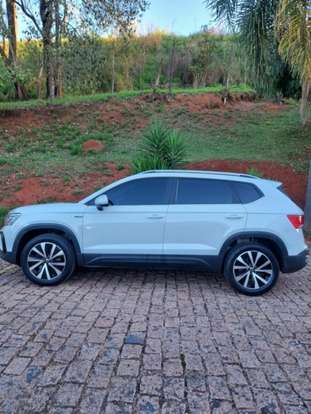 VOLKSWAGEN-TAOS-2021