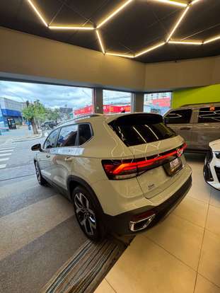 VOLKSWAGEN-TAOS-2026