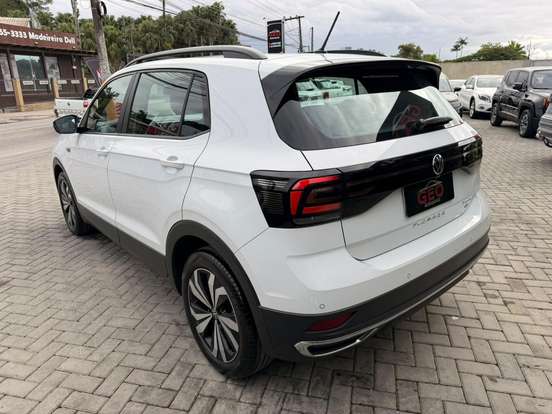 VOLKSWAGEN-T-CROSS-2022