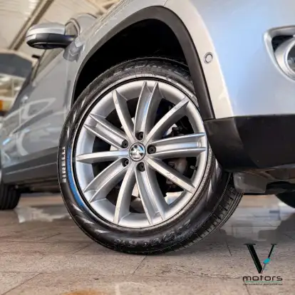 VOLKSWAGEN-TIGUAN-2010