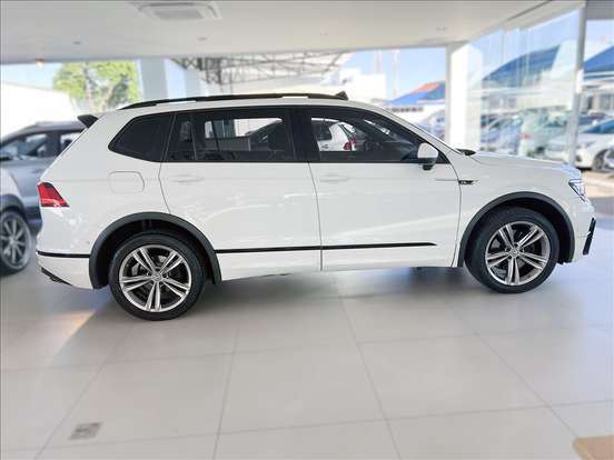 VOLKSWAGEN-TIGUAN-2021