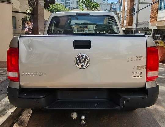 VOLKSWAGEN-AMAROK-2011