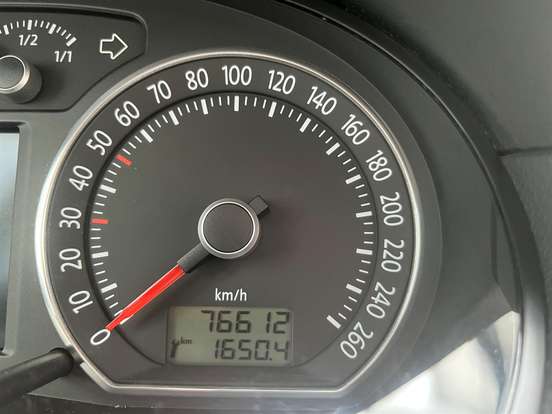 VOLKSWAGEN-POLO SEDAN-2009