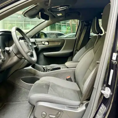 VOLVO-C40-2023