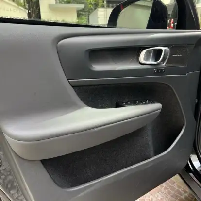 VOLVO-C40-2023