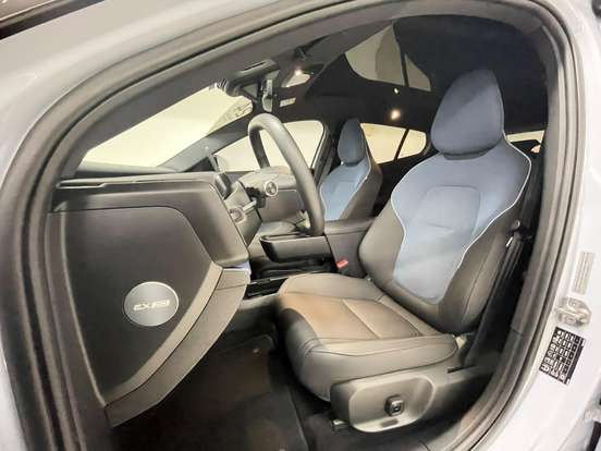 VOLVO-EX30-2024