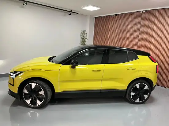 VOLVO-EX30-2024