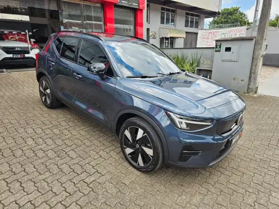 VOLVO-EX40-2025