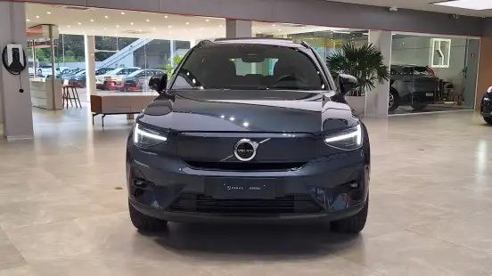 VOLVO-EX40-2026