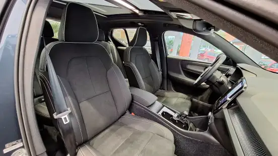 VOLVO-EX40-2026