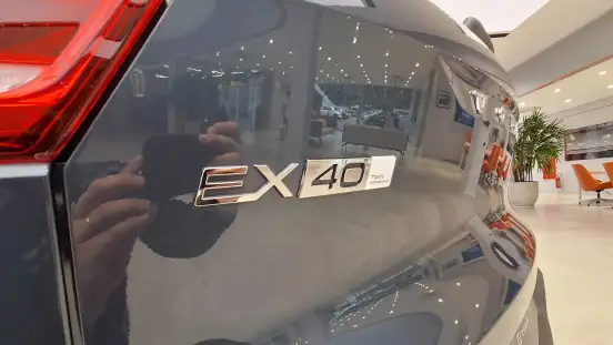 VOLVO-EX40-2026