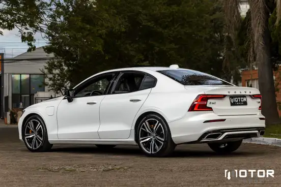 VOLVO-S60-2.0 T8 R-DESIGN HÍBRIDO 4P AUTOMÁTICO VOLVO-S60-2019