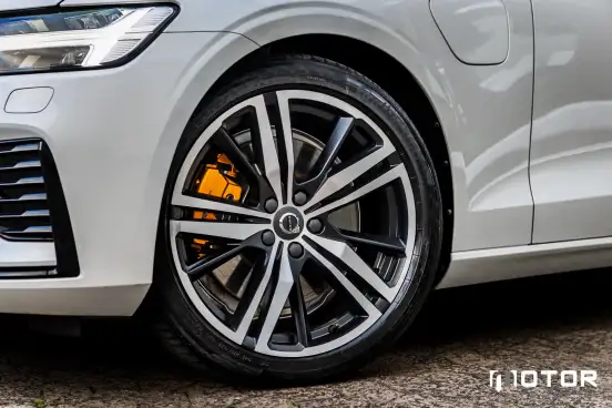 VOLVO-S60-2019