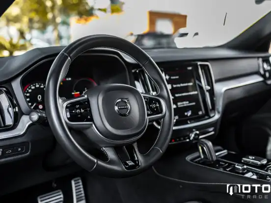 VOLVO-S60-2.0 T8 R-DESIGN HÍBRIDO 4P AUTOMÁTICO VOLVO-S60-2019