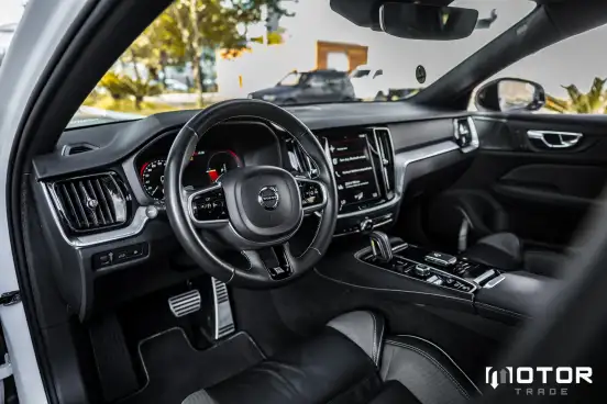 VOLVO-S60-2.0 T8 R-DESIGN HÍBRIDO 4P AUTOMÁTICO VOLVO-S60-2019