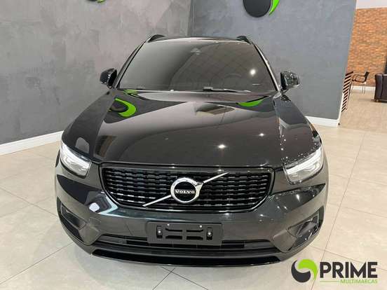 VOLVO-XC40-2021