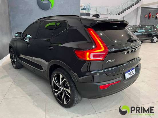 VOLVO-XC40-2021