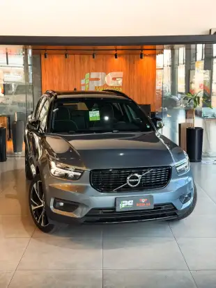 VOLVO-XC40-2018