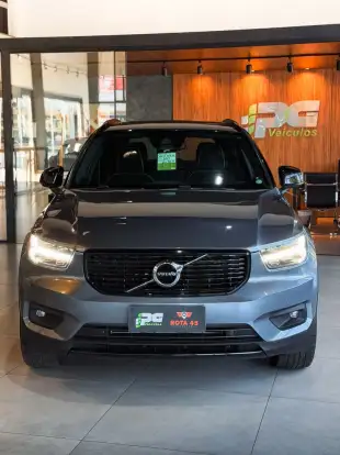 VOLVO-XC40-2018