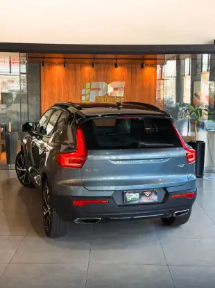 VOLVO-XC40-2018