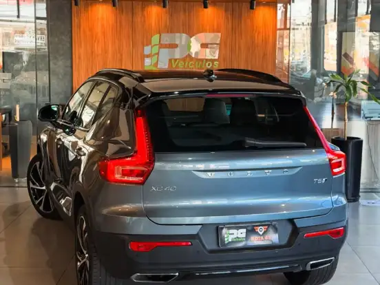 VOLVO-XC40-2.0 T5 GASOLINA R-DESIGN AWD GEARTRONIC VOLVO-XC40-2018